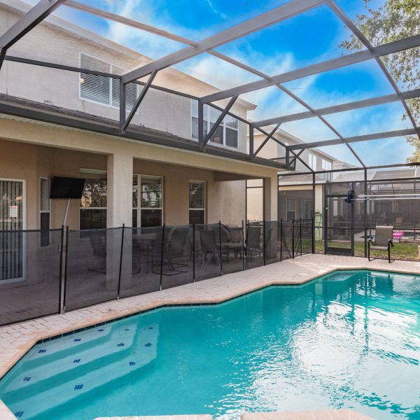 Looking for vacation rentals in Orlando near Disney? Mickey's Sunshine Oasis is minutes from the Florida parks, located right in Windsor Hills Resort.