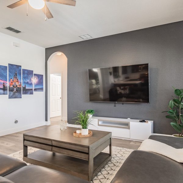 Looking for vacation rentals in Orlando near Disney? Mickey's Sunshine Oasis is minutes from the Florida parks, located right in Windsor Hills Resort.